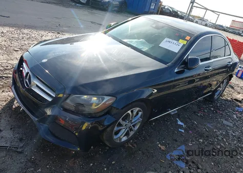 2017 Mercedes-Benz C 300 z USA, uszkodzony, nr VIN 55SWF4JB7HU186678